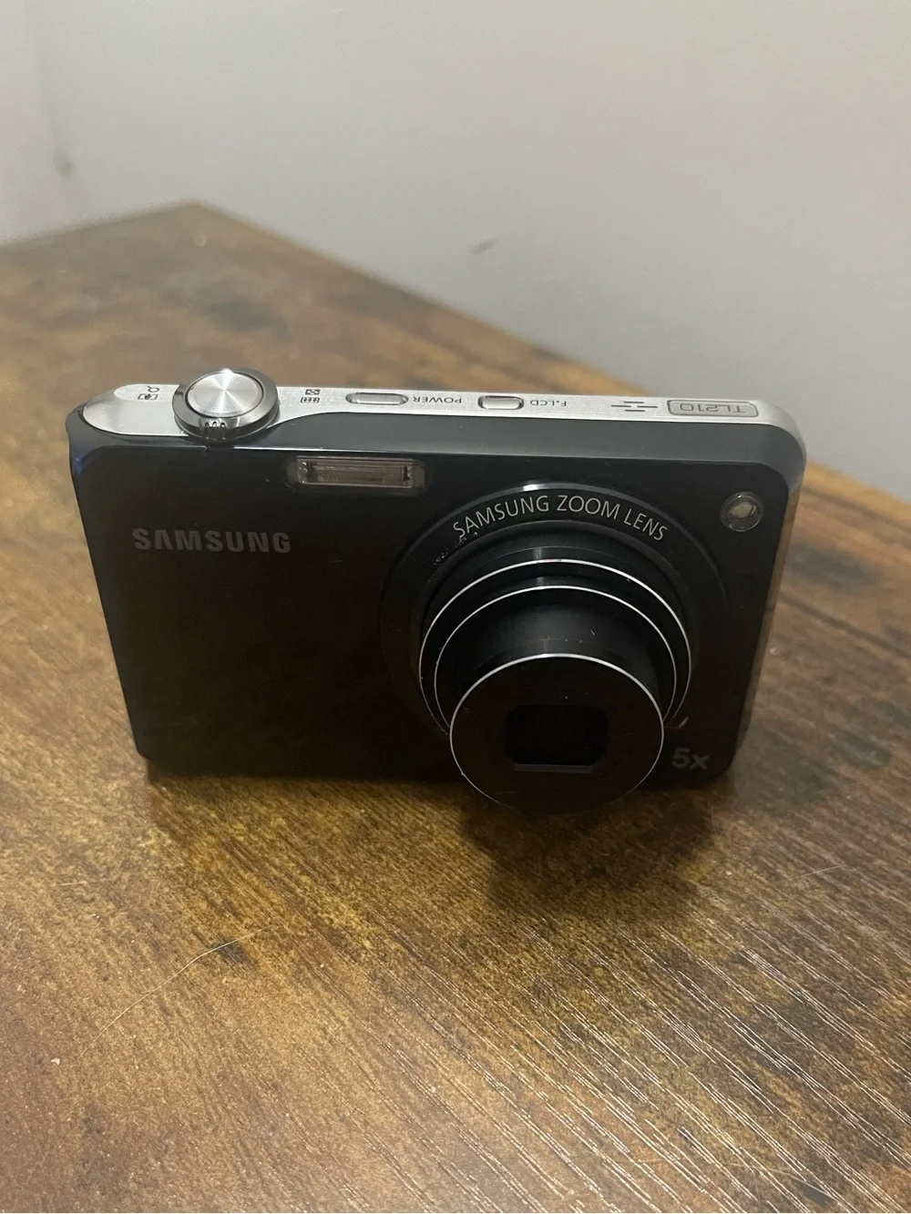 Samsung TL210 Camera W/ Charger + Case